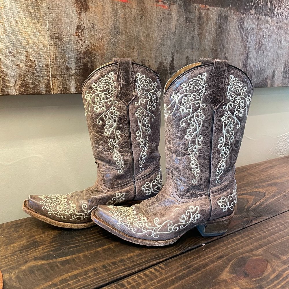 Corral Teen’s Brown Crater Bone Embroidery Sq. Toe  - Size 4 Teen